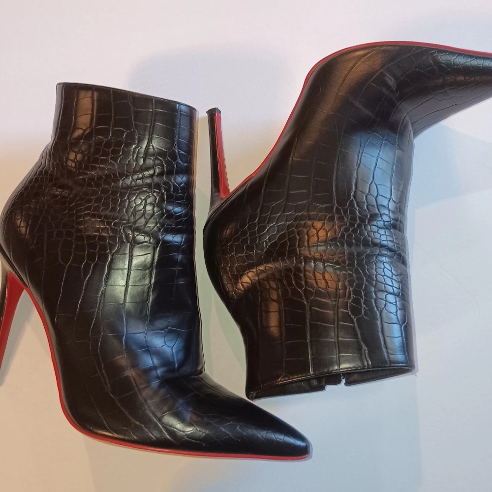 Stylish Black Croc-Embossed Ankle Boots